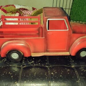 Red Vintage-Style Metal Pickup Truck Decor